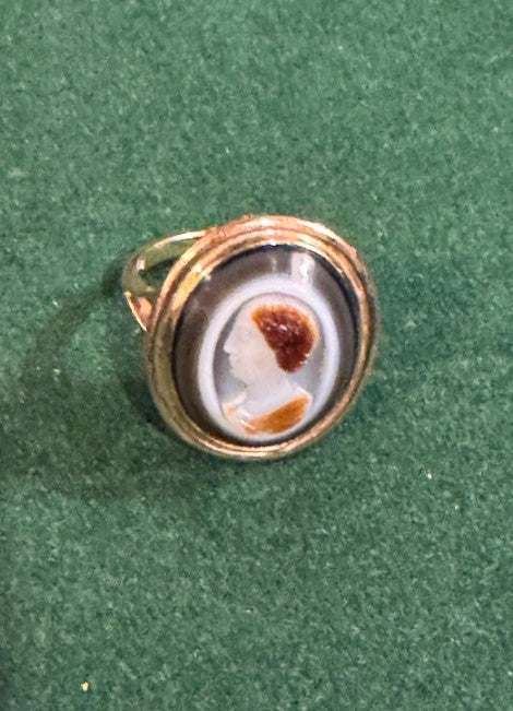 Antique Gold Ring with Banded Agate Cameo of a Woman. Late 18th – Early 19th Century, Italian [LM]