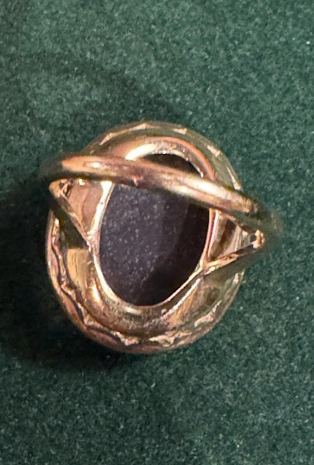 Antique Gold Ring with Banded Agate Cameo of a Woman. Late 18th – Early 19th Century, Italian [LM]