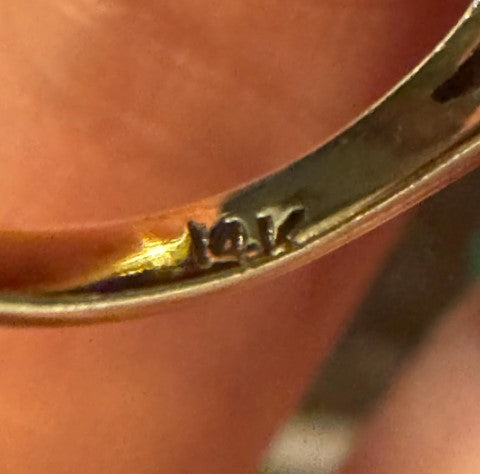 Antique Gold Ring with Banded Agate Cameo of a Woman. Late 18th – Early 19th Century, Italian [LM]