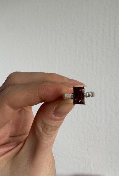Sterling Silver Garnet Ring, Size 6 [CG]